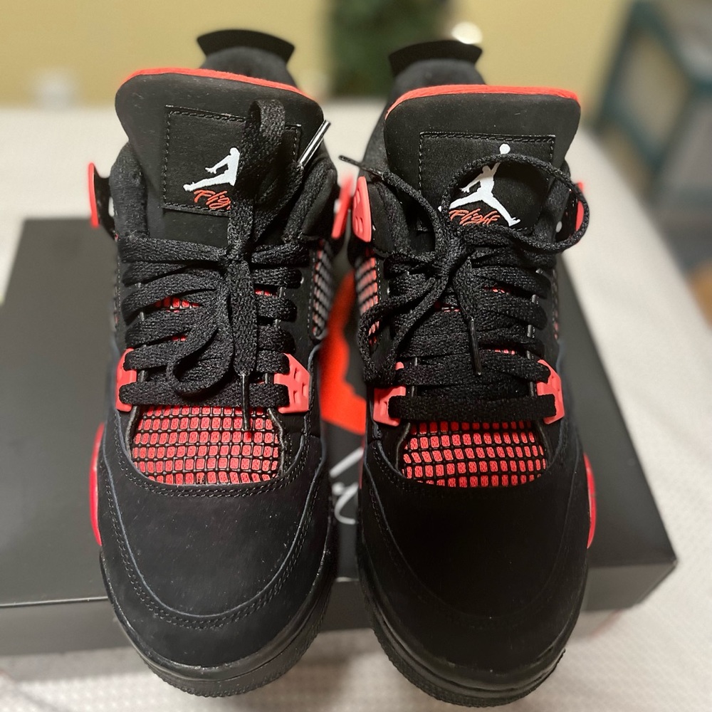 Jordan 4 Thunder size 7Y